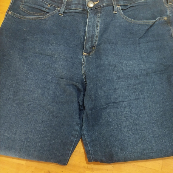 Lee Women's Plus Size Jeans - Picture 2 of 4